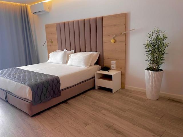 Ebbi Hotel Dhërmi Esterno foto