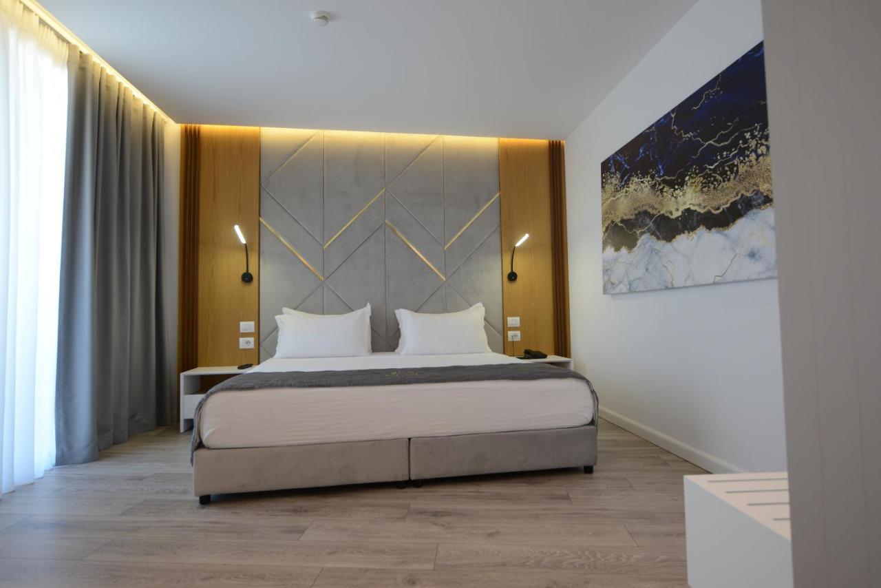 Ebbi Hotel Dhërmi Esterno foto