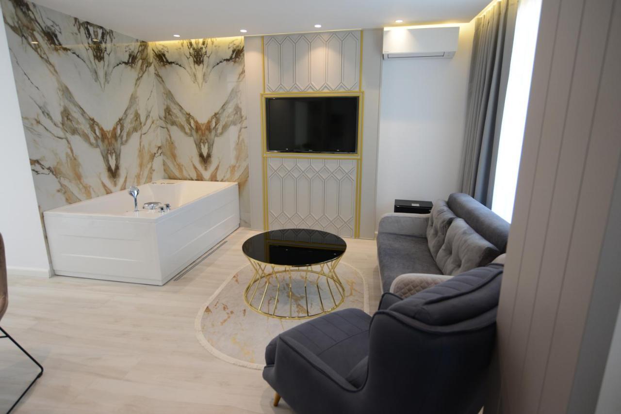Ebbi Hotel Dhërmi Esterno foto
