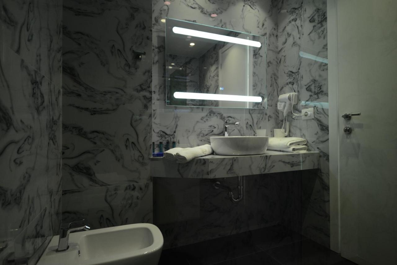 Ebbi Hotel Dhërmi Esterno foto