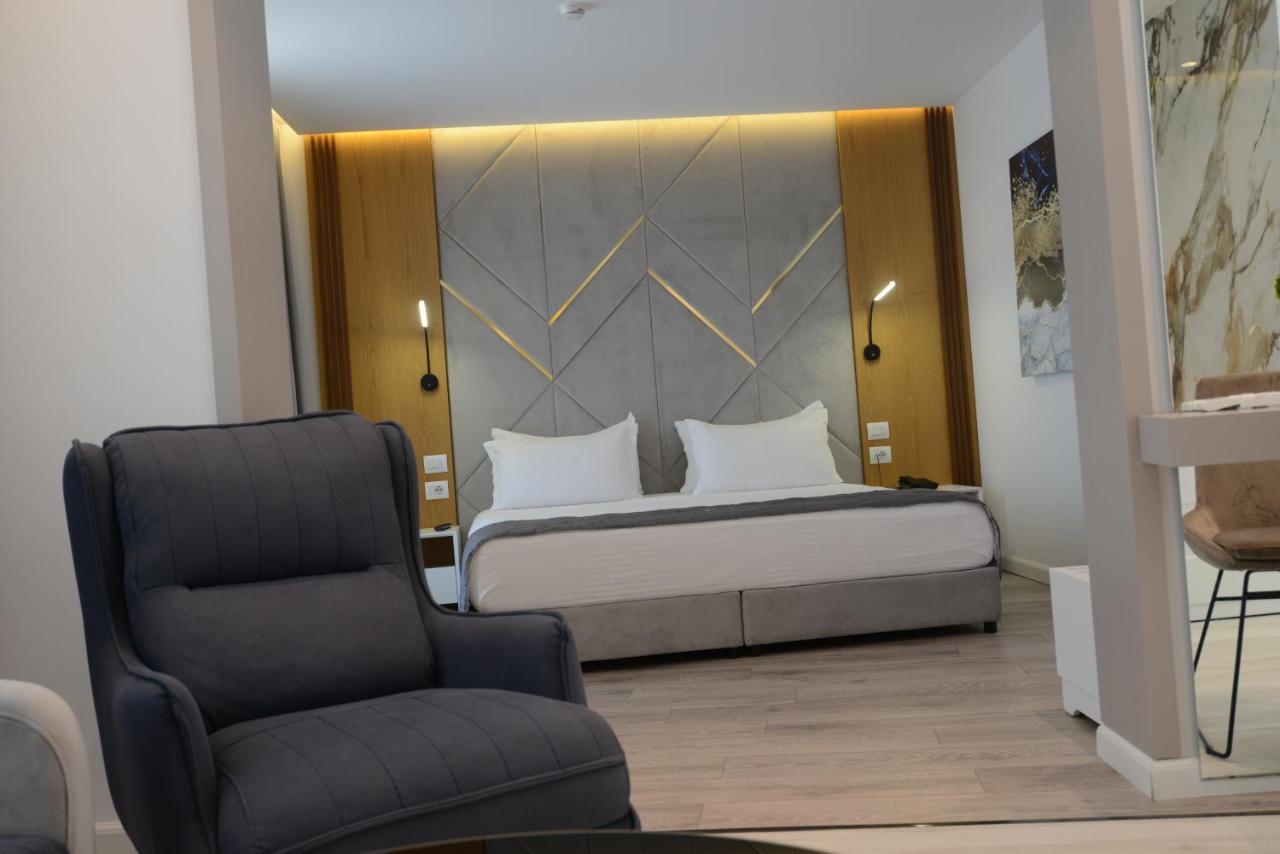 Ebbi Hotel Dhërmi Esterno foto