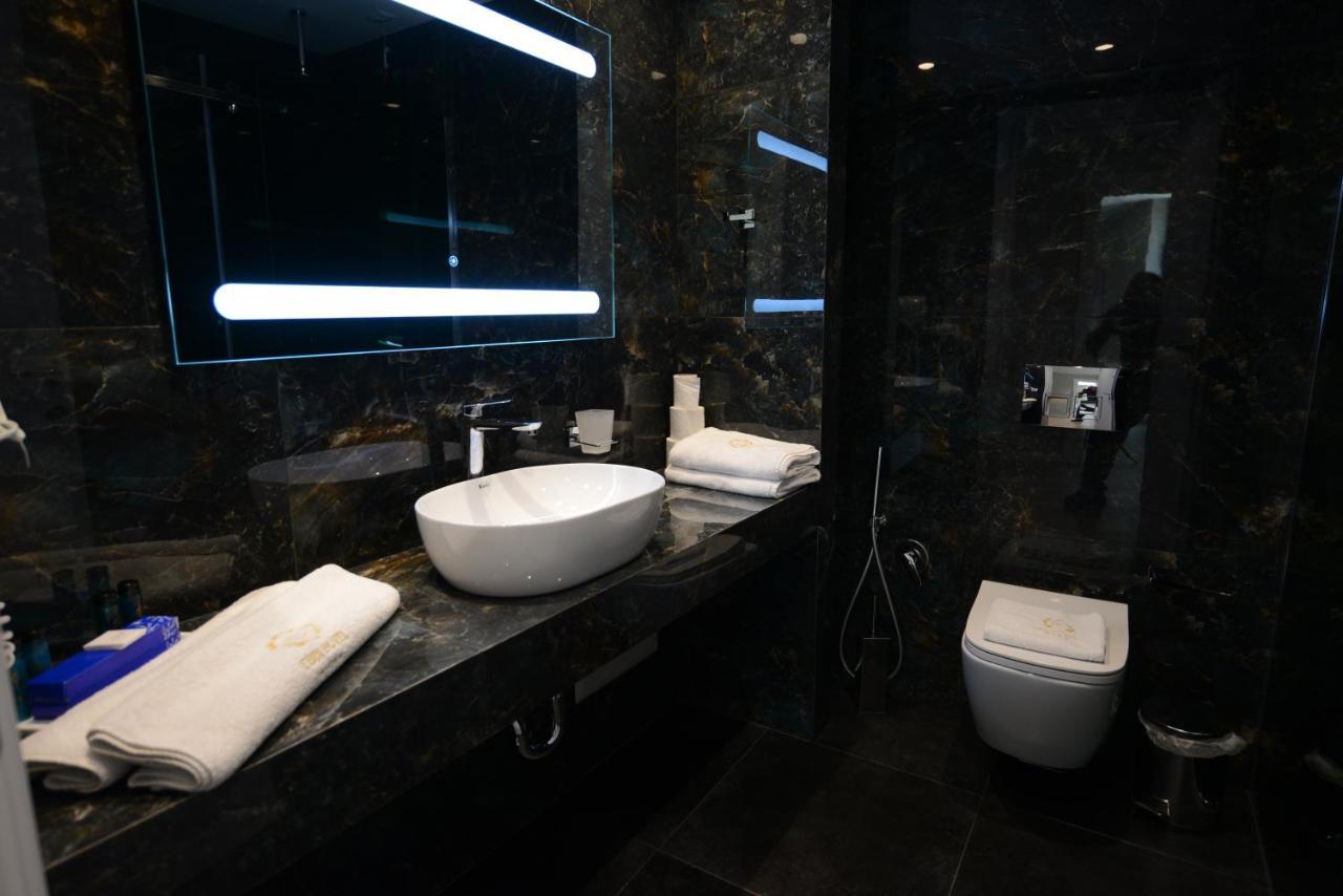 Ebbi Hotel Dhërmi Esterno foto