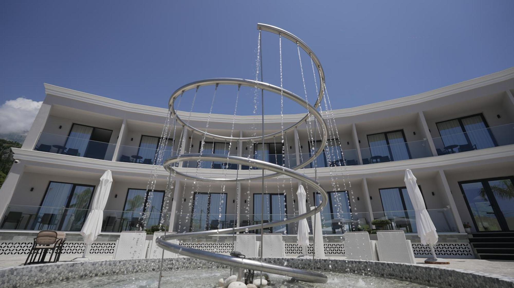Ebbi Hotel Dhërmi Esterno foto